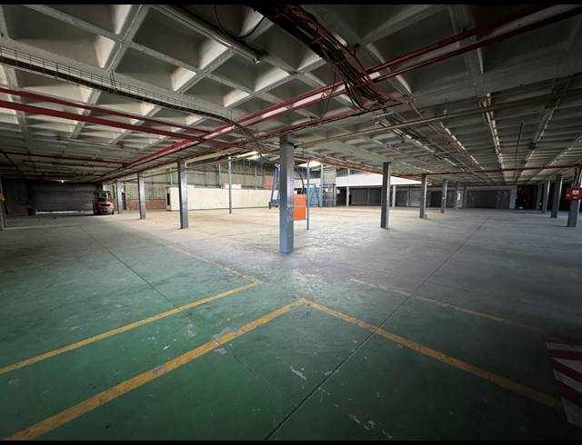3,562M² WAREHOUSE TO LET IN INDUSTRIA WEST